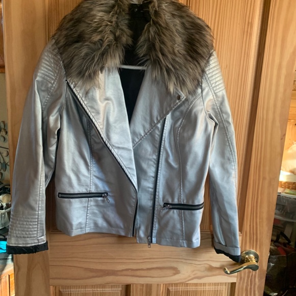 Silver jacket with fur collar - Picture 3 of 7